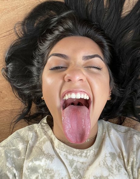 Long Tongue Fetish jolie étoile images