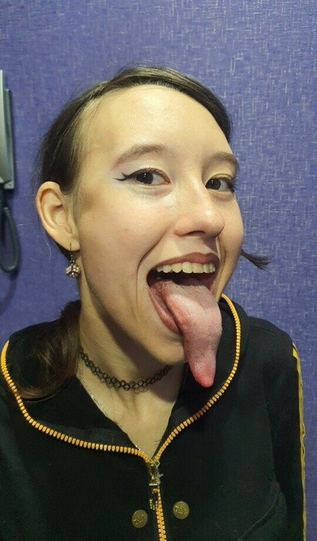 Long Tongue Fetish actriz erótica imágenes