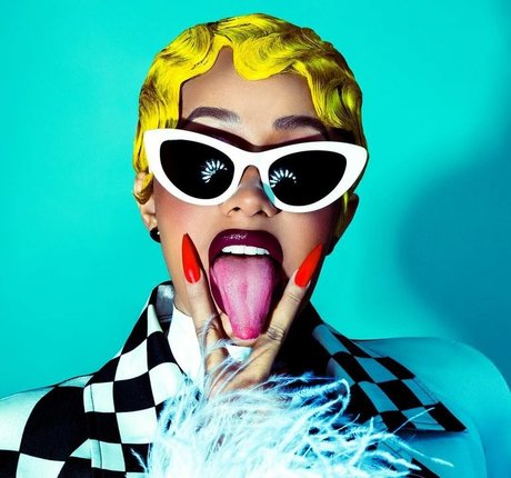 Long Tongue Fetish bonita actriz imágenes