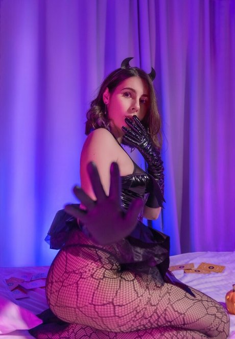 popular trans onlyfans top image