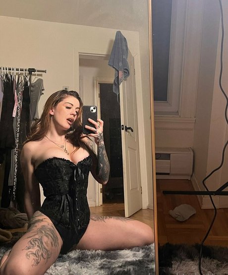 naughty batter actrice hd images