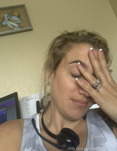 badasstxmama estrella desnuda imágenes