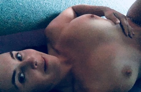 Bridget Phetasy étoile xxx image