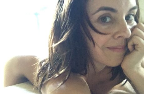 Bridget Phetasy modelo desnudo imagen