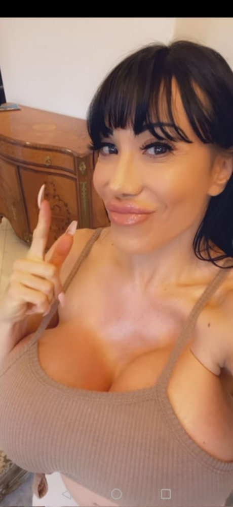 Ava Devine model nice pictures
