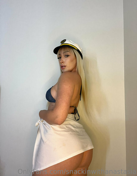 snackinwithanastasia actriz xxx galerías