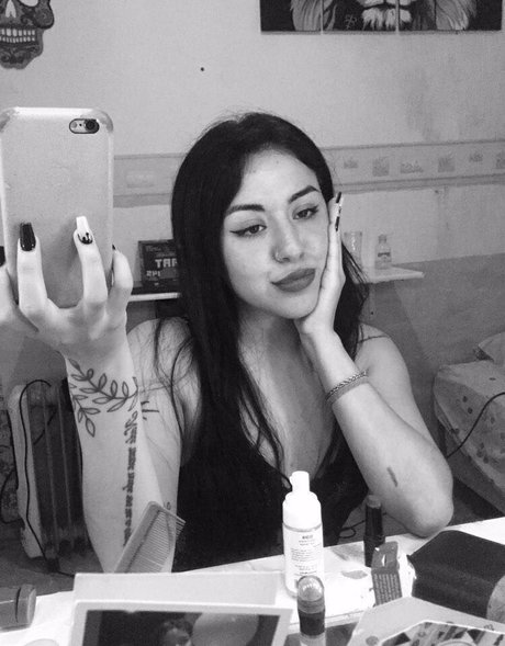 laraxxxb buena actriz fotos