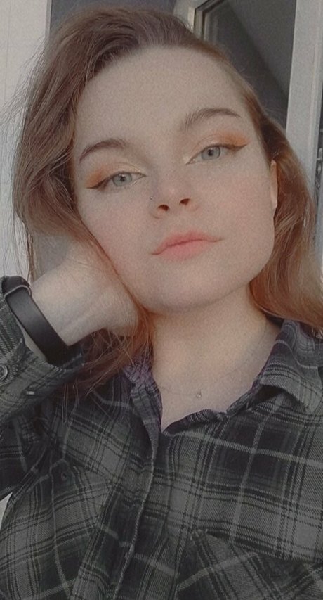 nevergonnalie actrice nue photos