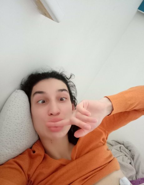 sasha simple actrice artistique galeries