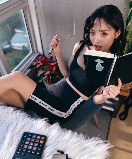 Nayoung Kim model naked image