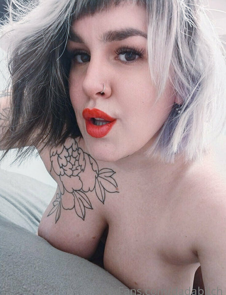 dadabitch modelo atractivo galería