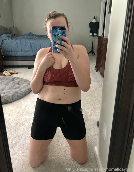 freakymomalldaylong modelo desnudo imagen