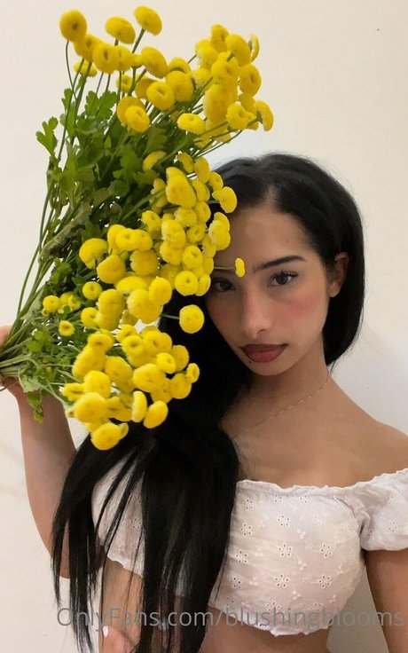 blushingblooms modèle érotique img