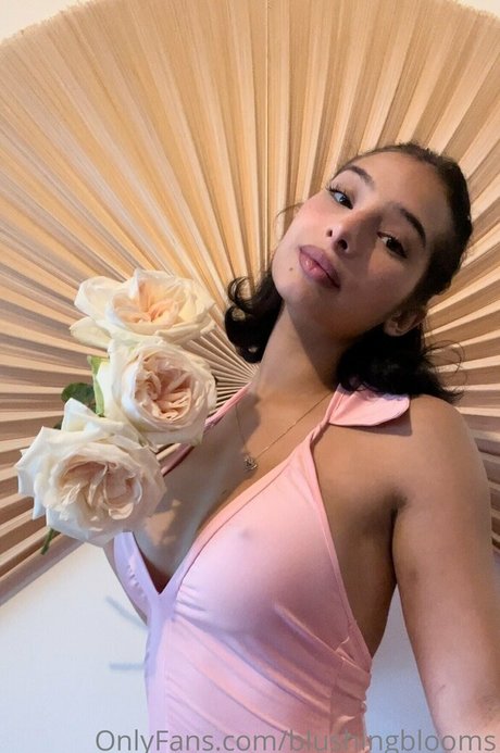 blushingblooms modelo desnuda imagen