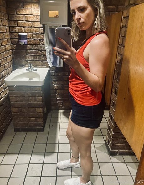 clever belle5 modelo xxx galería