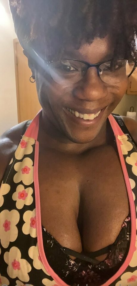 ebonyglutes01 bonita actriz imagen