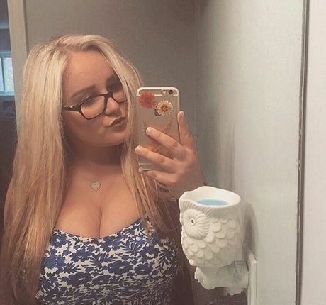 Lilly Alcorn modèle exclusif archive