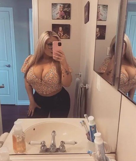 Lilly Alcorn étoile érotique images