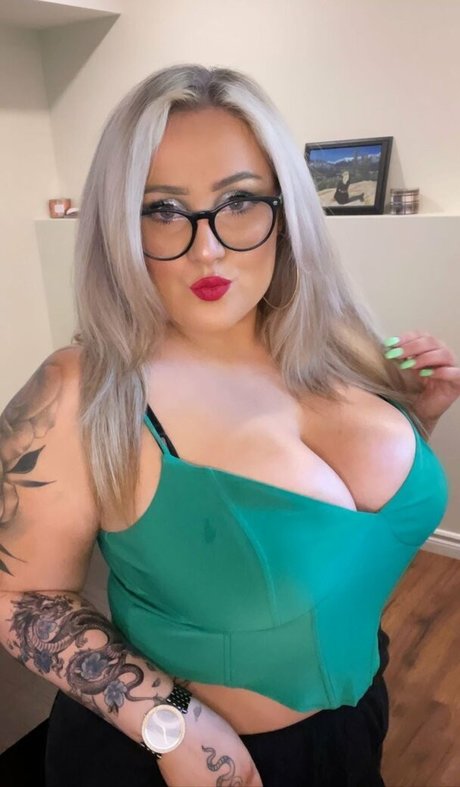 Lilly Alcorn estrella hermosa foto