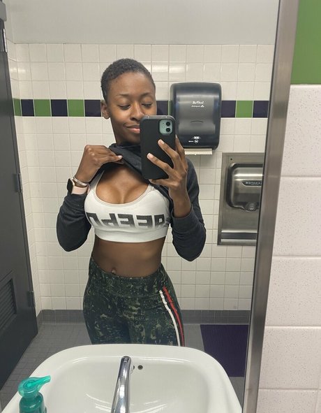 jasdane hermosa actriz fotos