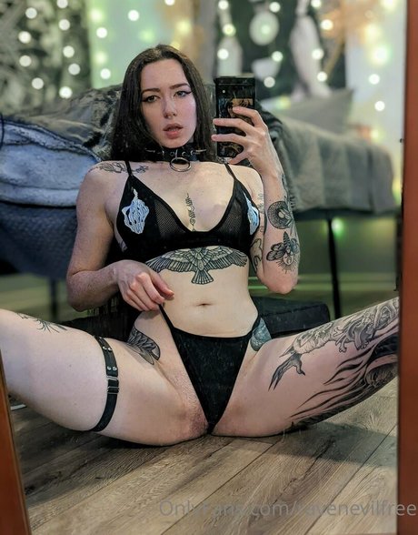 ravenevilfree best model photo