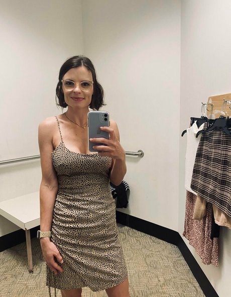 casual lies actrice érotique photos