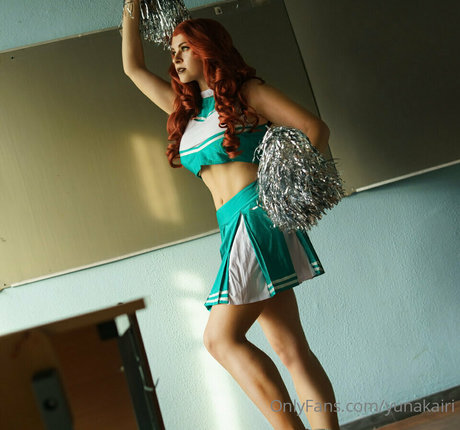 Yuna Kairi Cosplay actriz atractiva archivo