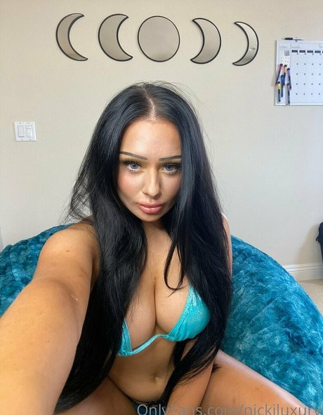 nickiluxury modèle de haute qualité photo
