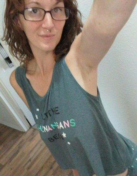 deedeelynn art modèle galeries