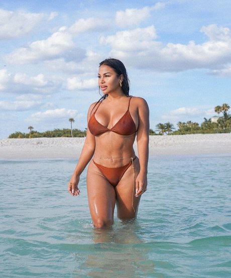 dollycastro modèle adulte archive