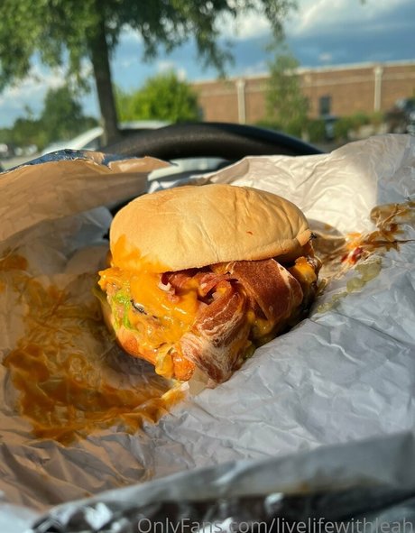 leahsade modèle de sexe galeries