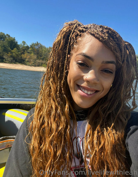 leahsade modèle magnifique archive