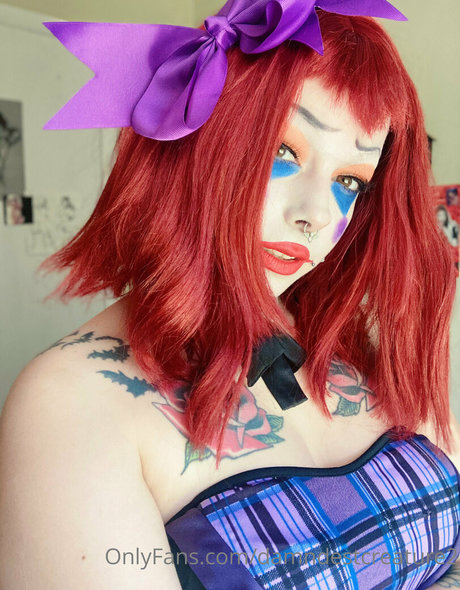 damndestcreature2 buena actriz fotos