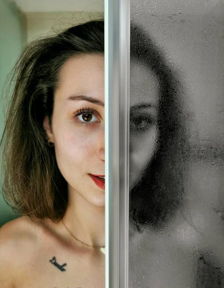 amyvalentinexxx modelo xxx imágenes