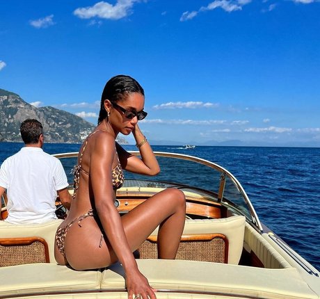 Laura Harrier sexe de star du porno galerie