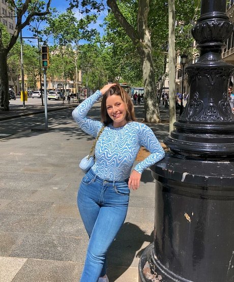 Zhanet Filipova estrella del arte galería