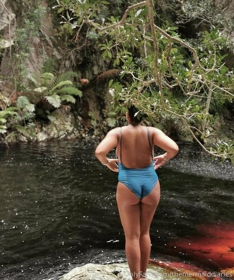 arielcosmo actress photos