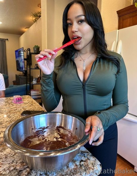 biancathebaker bonita actriz imágenes