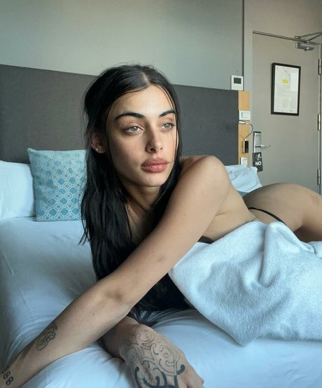 sofifernandez nude model pics