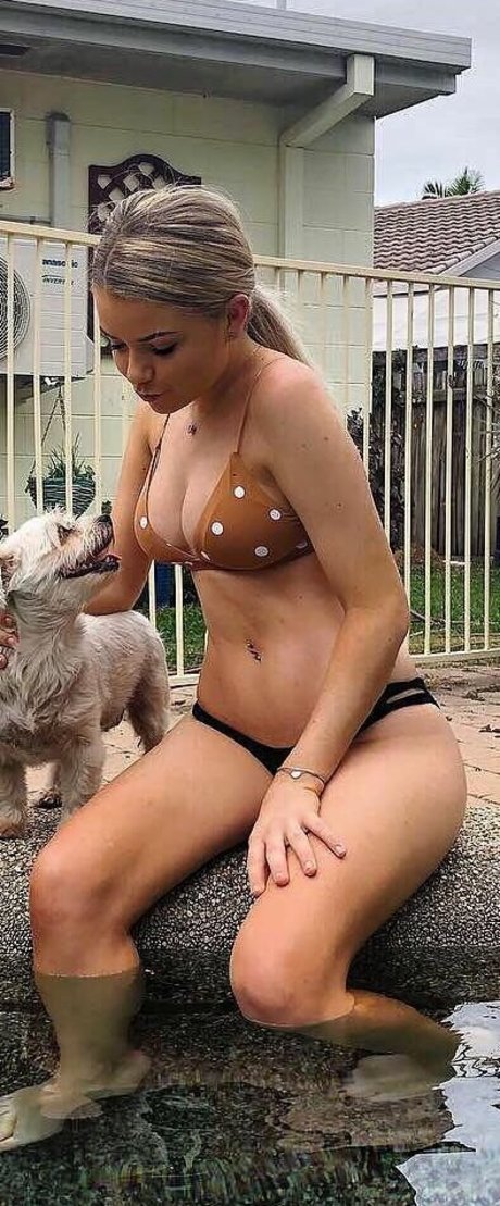 Naomi grace Robinson actriz libre galerías