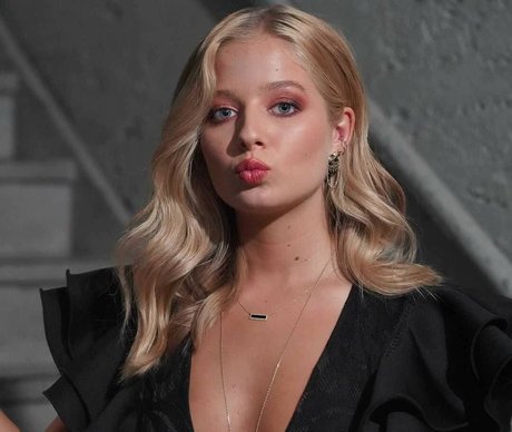 Jackie Evancho modelo perfecto galería