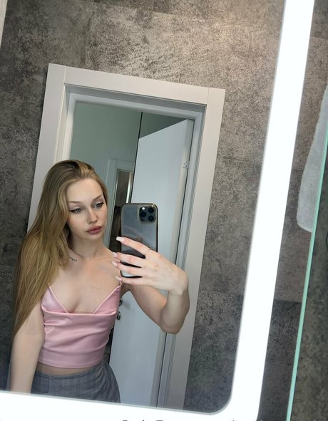 cutie kira desnudos de estrellas foto