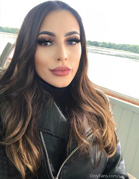 Sophydiva pretty pornstar photos