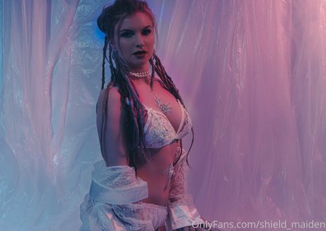 Ruby True art de star du porno archive