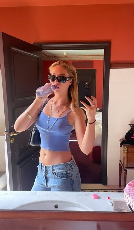 Bella Podaras joli modèle galerie