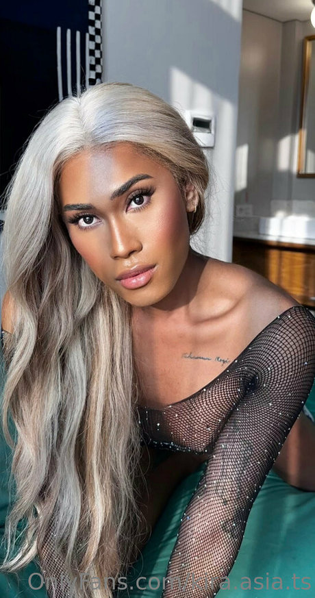 kira asia ts étoile nue photo