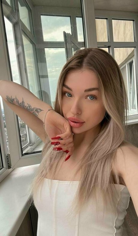 m i l aa naked model gallery