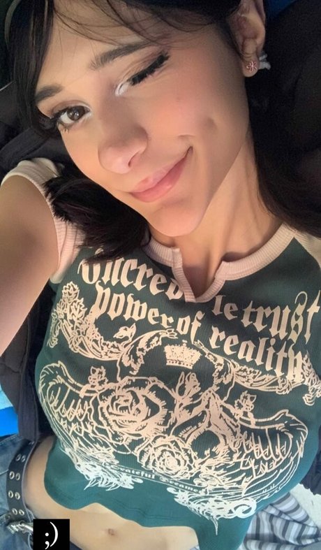 Maxima Sahar modèle sympa des photos