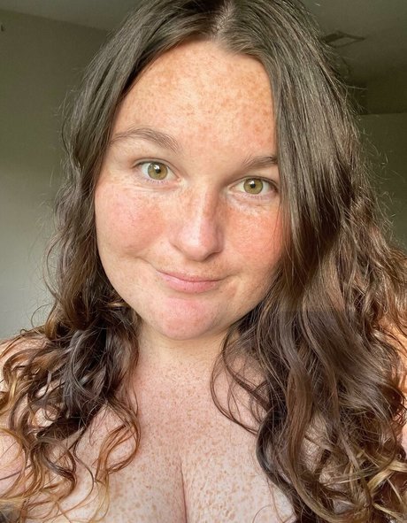 Freckled Baby estrella desnuda archivo