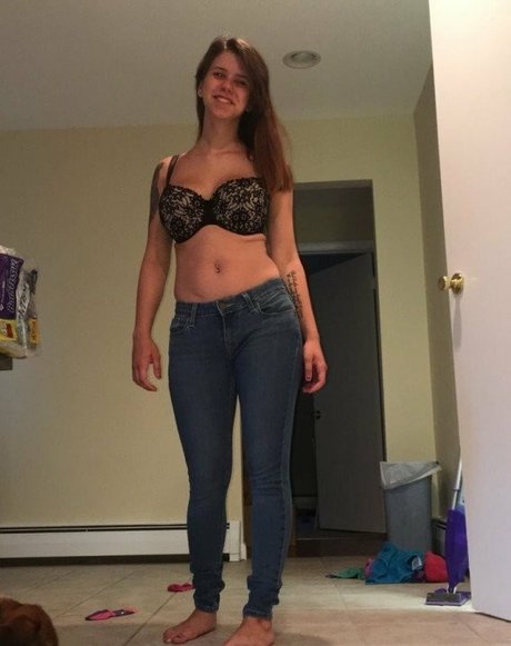 Emily Giangaspro actriz caliente imágenes